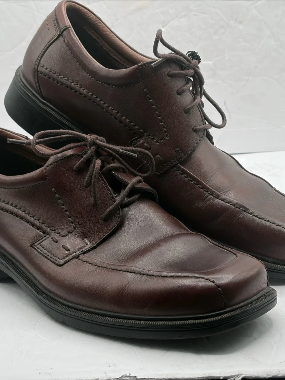 Nunn Bush Brown Leather Derby Shoes with Lace-Up Closure